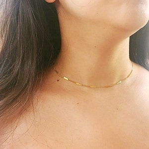 Minimalistische zierliche Goldkette, Zarte Choker, 14K Gold Filled winzige Röhren Halsband