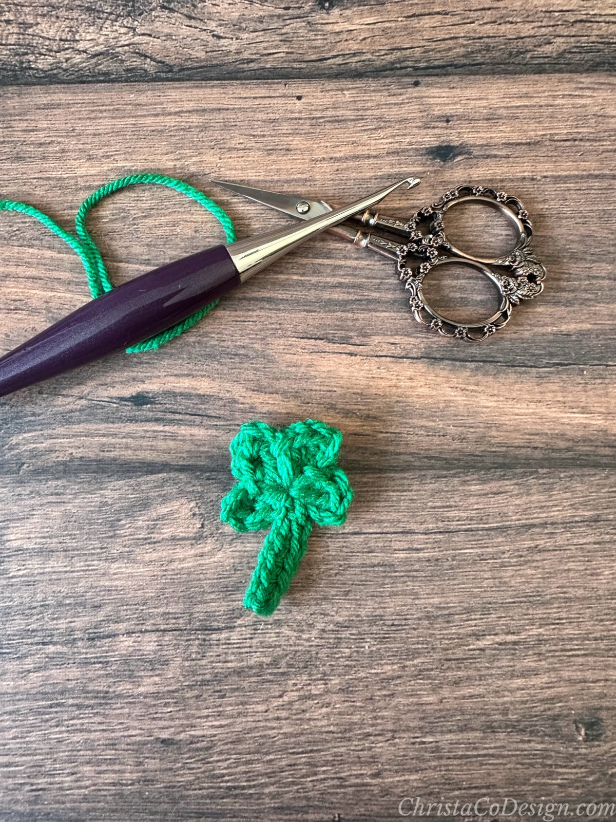 34 Fun Crochet Clover Patterns Perfect for St. Patrick’s Day 16 Four Leaf Clover Headband Crochet