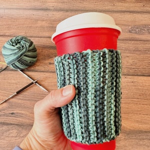 Beginner Knitting Pattern for Basic Coffee Cozy, Worsted Yarn Cup Sleeve, Eco-Friendly Mug Warmer imagen 2