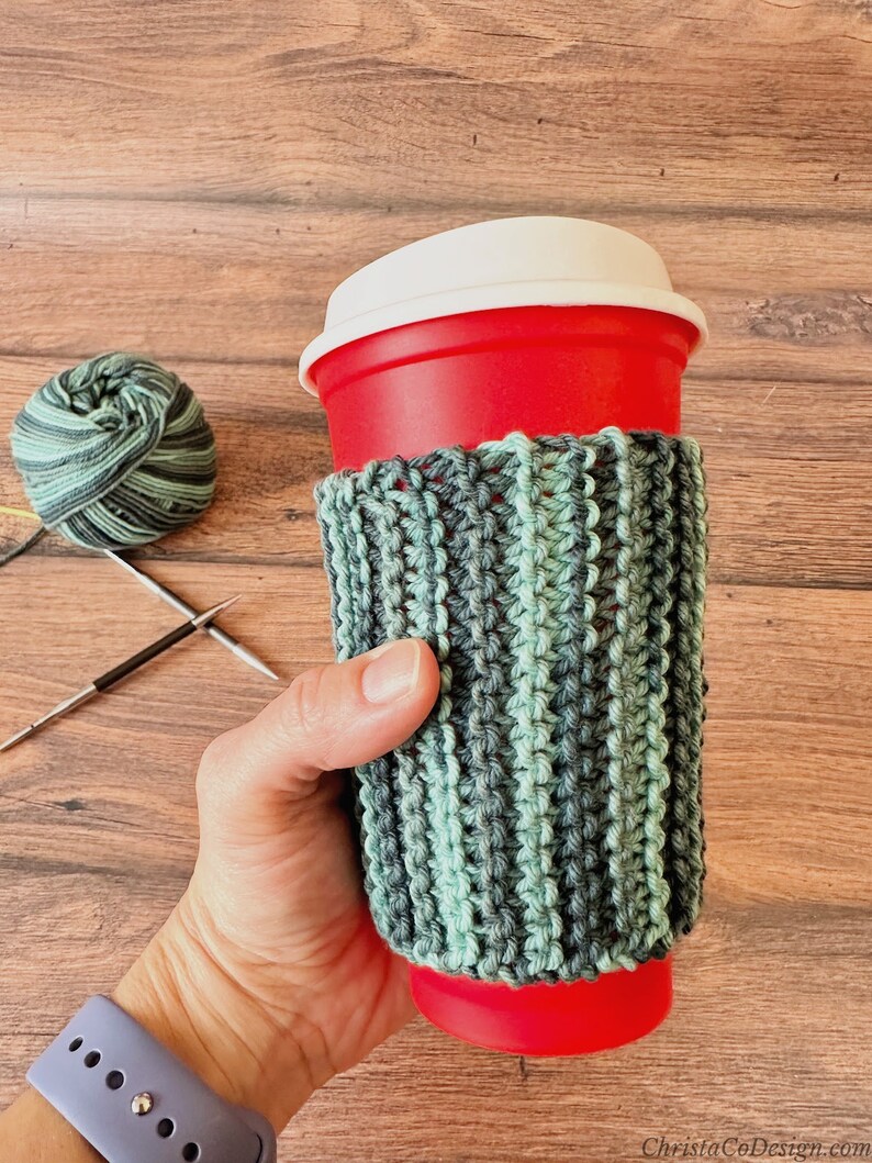 Beginner Knitting Pattern for Basic Coffee Cozy, Worsted Yarn Cup Sleeve, Eco-Friendly Mug Warmer imagen 2