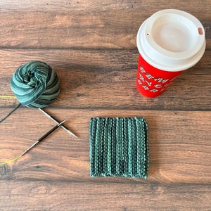 Beginner Knitting Pattern for Basic Coffee Cozy, Worsted Yarn Cup Sleeve, Eco-Friendly Mug Warmer imagen 3