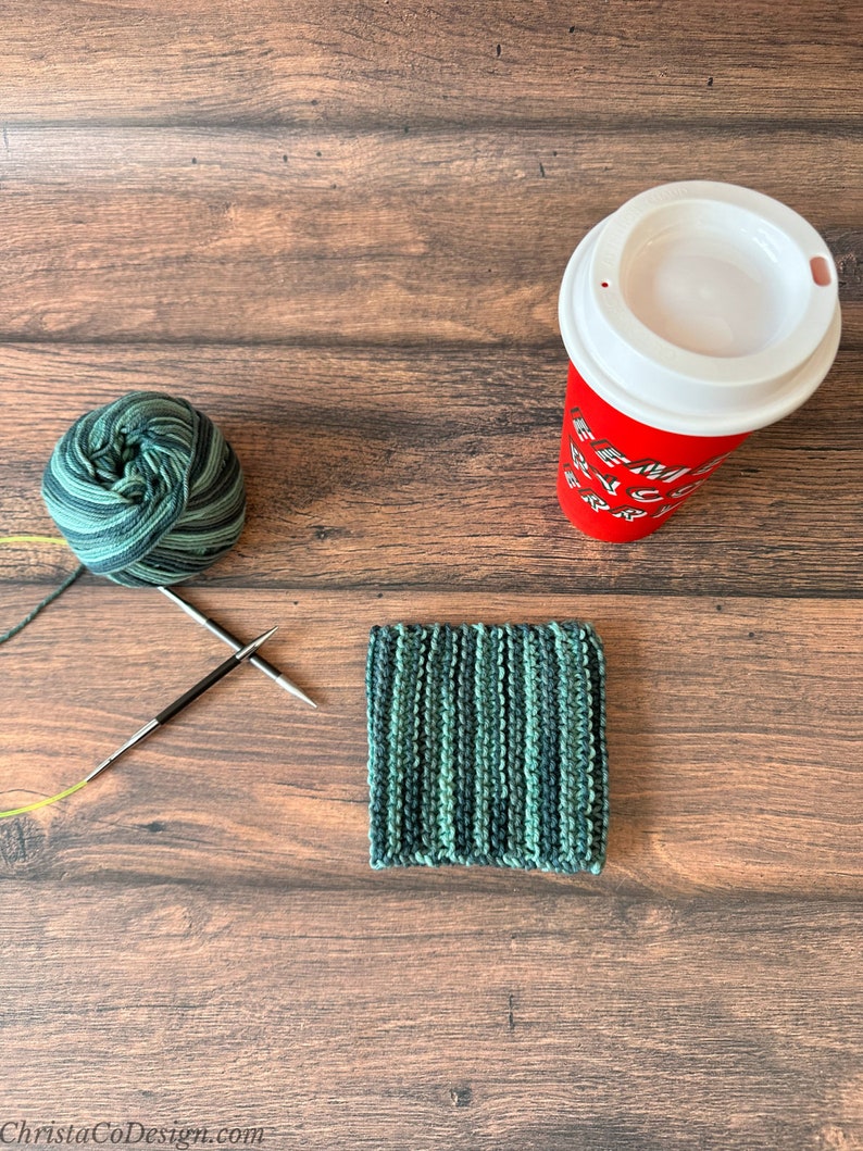 Beginner Knitting Pattern for Basic Coffee Cozy, Worsted Yarn Cup Sleeve, Eco-Friendly Mug Warmer imagen 3