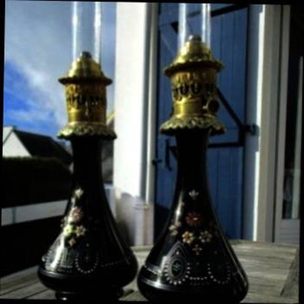 Kunst & Antiquitäten Xarreque Prächtiges Paar antiker Petroleum-Öllampen Hälfte 19. Jahrhundert Porzellansockel Bronze  Antikes lampes