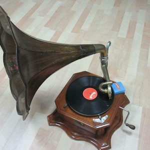 Gramófono Exclusivo gramola Voz de su Amo HMV Campana, bocina de metal pintado a mano, madera noble de roble Arte & Antigüedades Xarreque