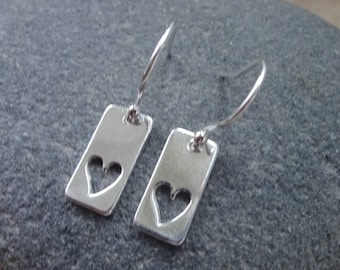 Boucles d'oreilles pendantes en argent sterling avec découpe en forme de cœur