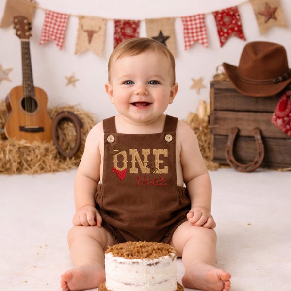 Een geborduurde eerste rodeo gepersonaliseerde bruine corduroy romper, cowboyhoed outfit 1e verjaardag jongen cake Smash outfit