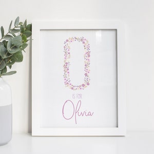 Carta floral personalizada nombre de la guardería signo, lavanda y púrpura niñas decoración del dormitorio, bebé niña pared arte, bebé ducha regalo, 8 x 10 impresión