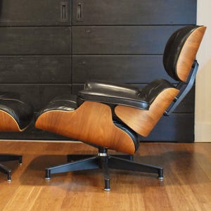 Restored Walnut Eames lounge chair and ottoman by Herman Miller (670/671), circa 2003