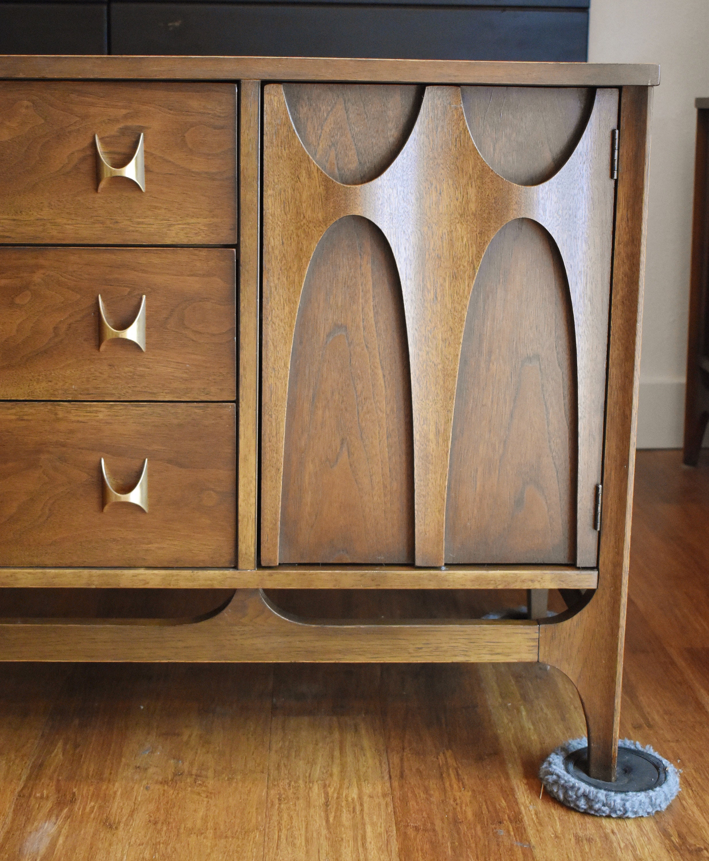 Broyhill brasilia 2024 credenza buffet