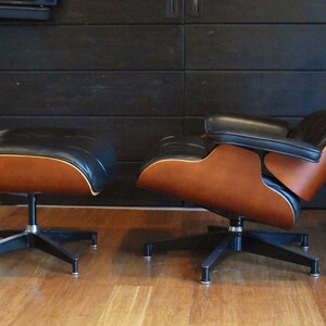 Restored Eames cherry lounge chair and ottoman by Herman Miller, circa 2002 immagine 3