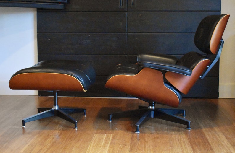 Restored Eames cherry lounge chair and ottoman by Herman Miller, circa 2002 immagine 3