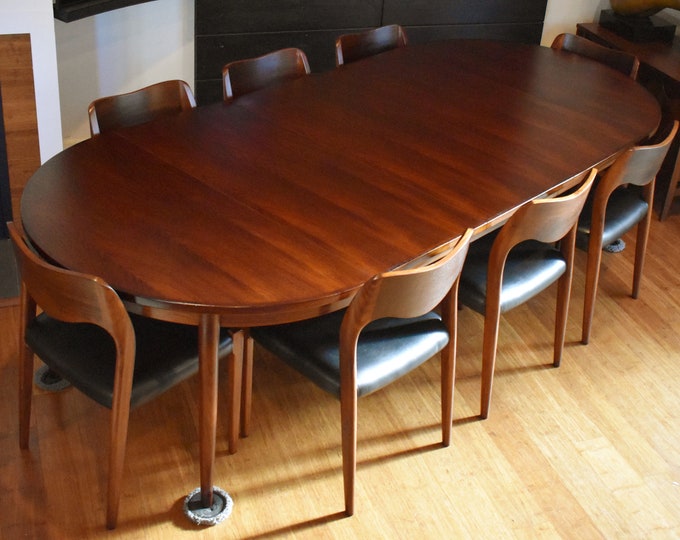 Extra-long restored round-to-oval expandable table in Brazilian Rosewood - 105.75”