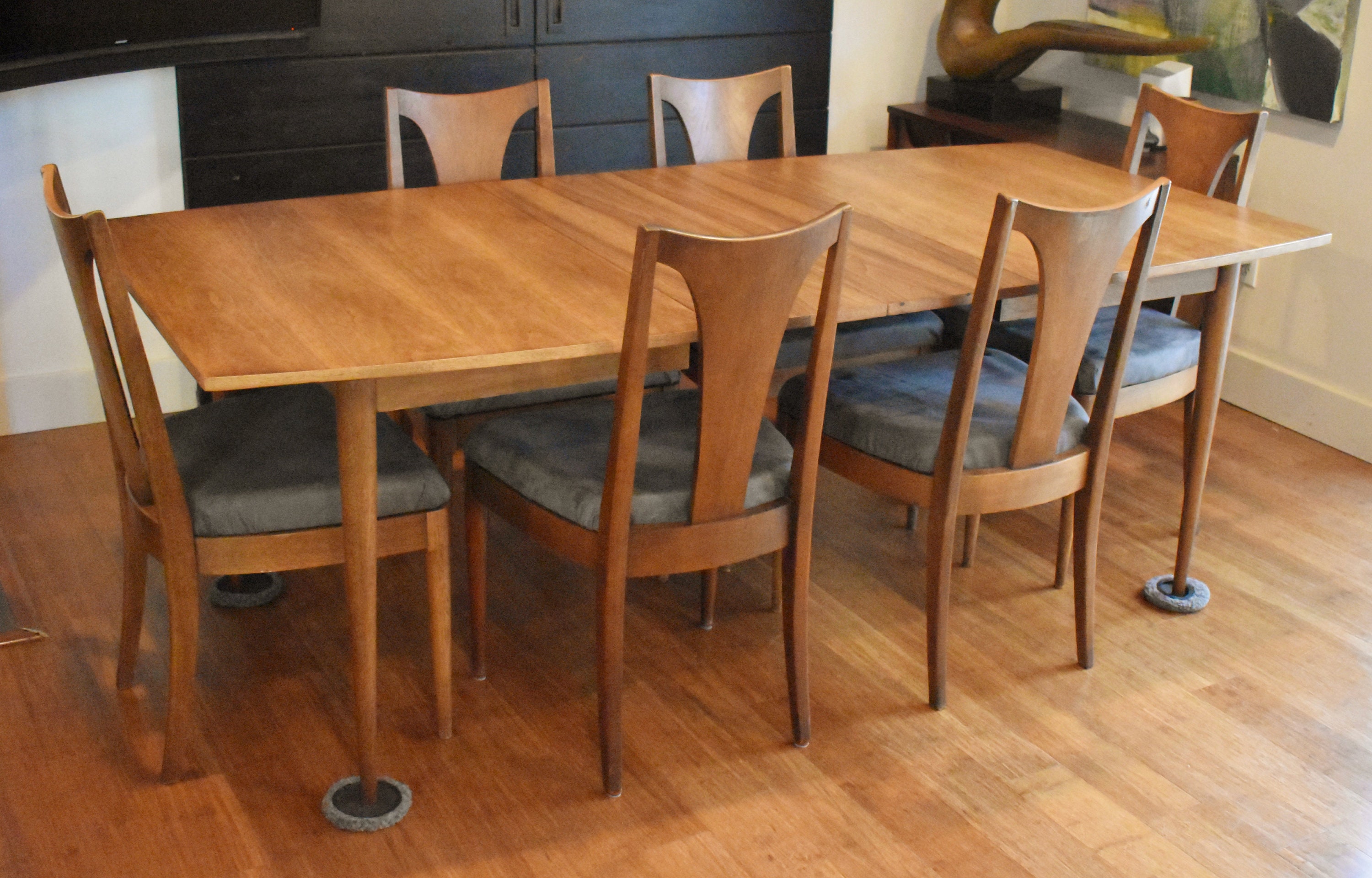 Broyhill mid 2024 century dining table