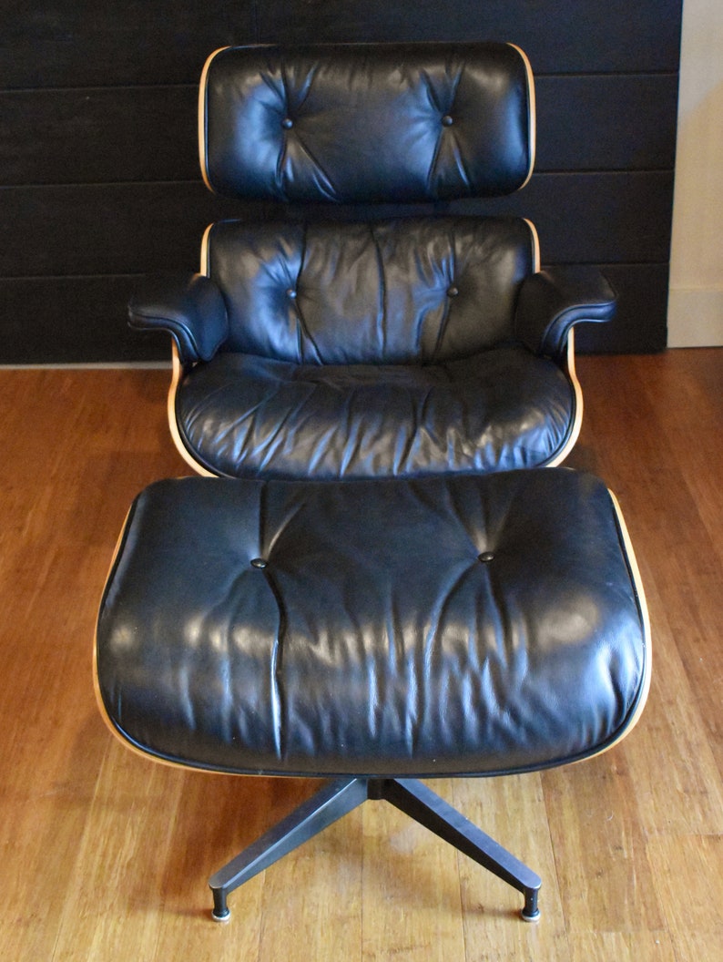 Restored Eames cherry lounge chair and ottoman by Herman Miller, circa 2002 immagine 8