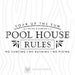 Plaque Métal Vintage « Soak Up The Sun – Pool House Rules » 20x30 Cm – Décoration Murale Rétro Piscine & Plage