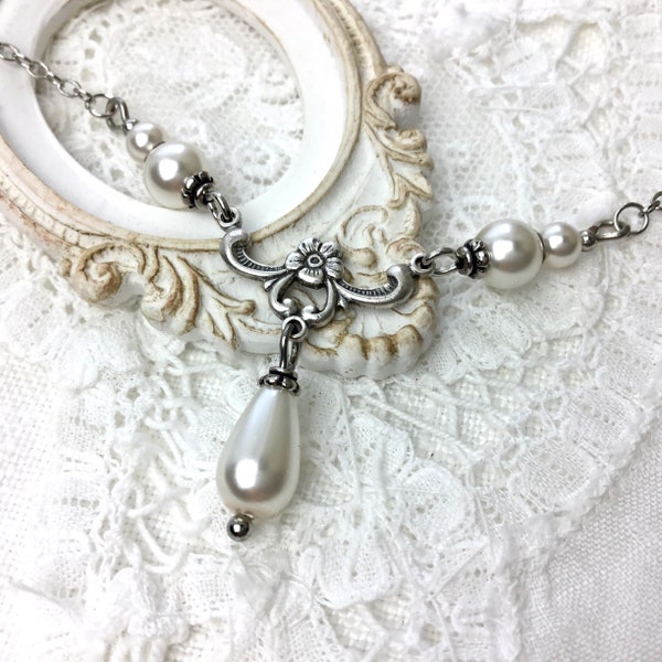 Antike silberne, romantische Perlenkette mit Blumenmuster, Swarovski-Perlenkette mit weißen Perlen