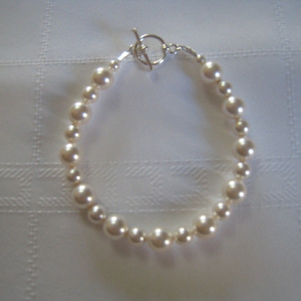 Swarovski White Pearl Bracelet c/w Sterling Silver Toggle Clasp