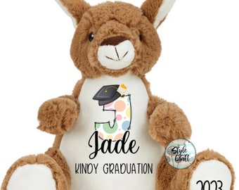Peluche kangourou personnalisée Kindy Graduation, kangourou personnalisé, douce et duveteuse.