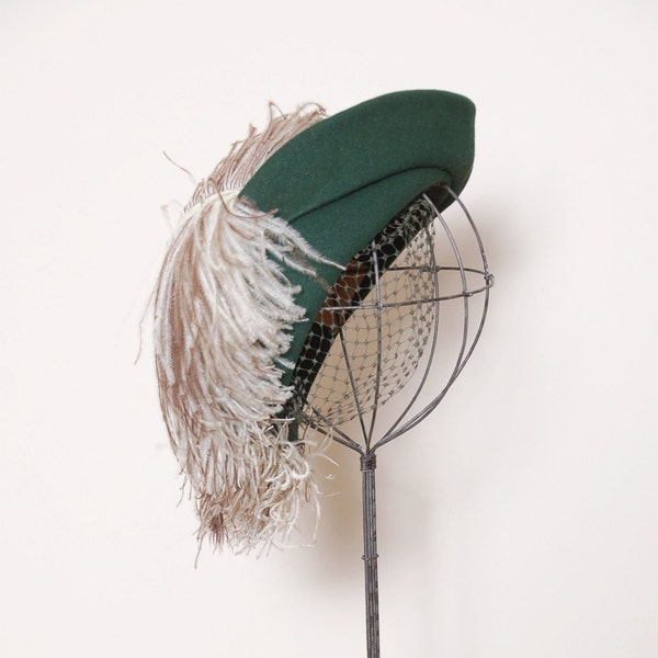 Vintage 40s green felt plume hat / Robin hood hat / Ostrich feather cap / Veiled fascinator