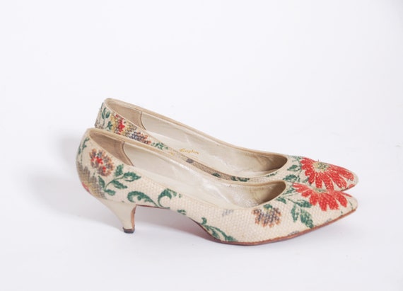 Vintage 50s 60s Capezios shoes / 50s floral kitten