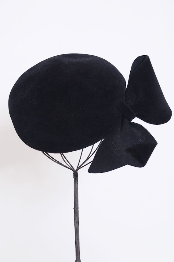 Vintage 50s tilt hat / black hat with bow / tilt h