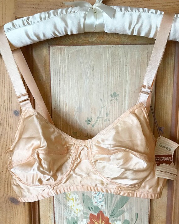 Vintage 40s satin bra / 1940s light peach bra / bu