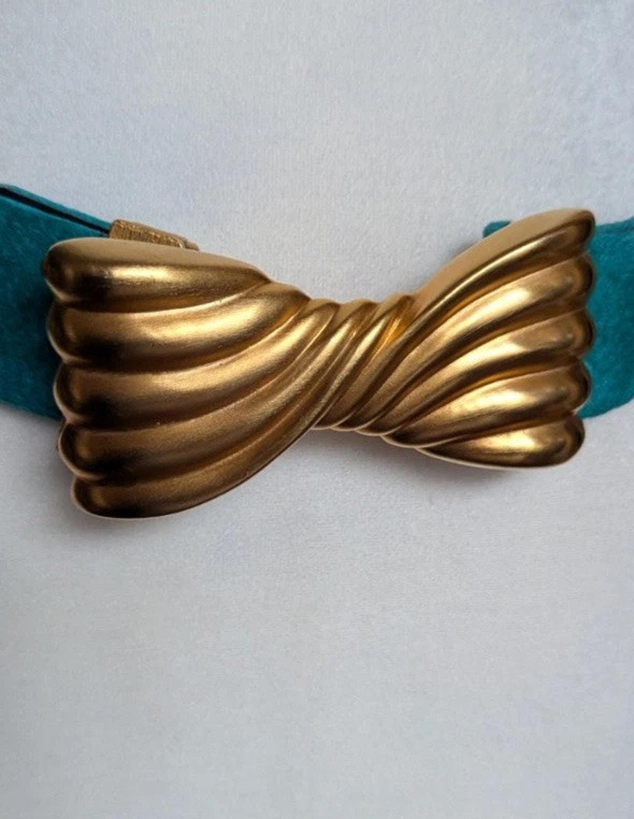 Vtg Carlisle Teal Blue Suede leather belt gold tone buckle Women S 80s 90s Vtg Carlisle Teal Blue Suede Leather Belt Gold Tone Buckle  main image 2