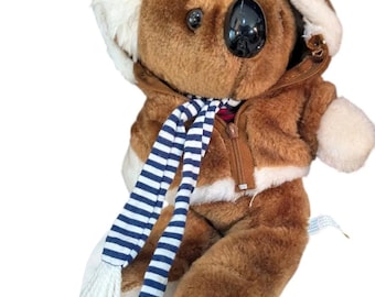 Interpur Koala Plysch 1983 Aviator Pilotjacka Halsduk Vintage Gosedjur 30 cm