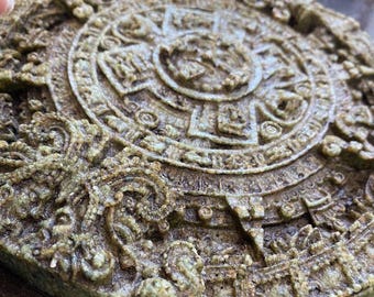 アステカ暦の太陽の石の彫刻の壁の庭の芸術の装飾彫刻メキシコの アステカ暦の太陽の石の彫刻の壁の庭の芸術の装飾彫刻メキシコの