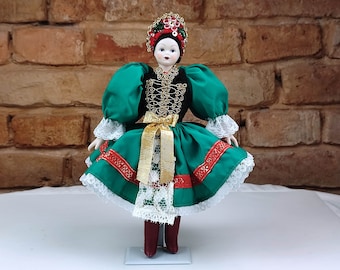 1970年代のヴィンテージ東ヨーロッパの民族衣装人形 - コレクター向け
