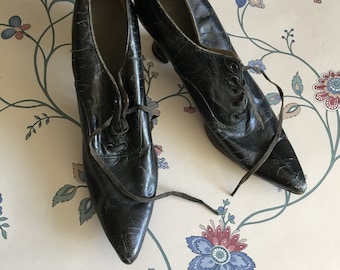 Antique Leather Shoes Women’s Lady’s Girl’s Vintage Black Leather Shoes Victorian Edwardian Shoes Fashion 1800s 1900s
