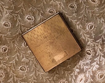 Vintage Compact Lady’s Gold Tone Vintage Makeup Compact Purse Travel Compact Face Powder Makeup Vintage Vanity