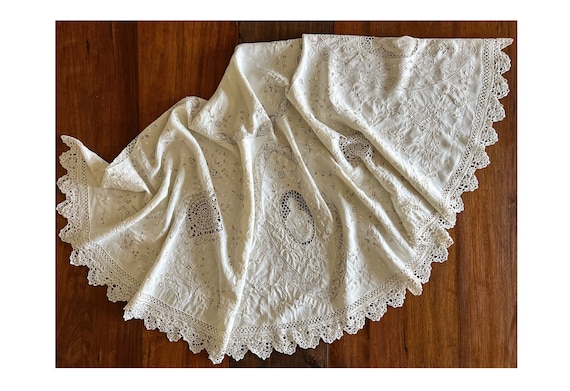Antique Tablecloth Vintage Tablecloths Antique Circular Round Table Linen Embroidered White Lace Needlework Openwork Point de France Venise