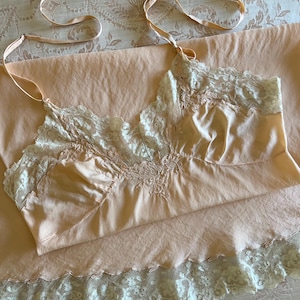 Vintage Silk Full Slip Small Peach Silk and Lace Slip Embroidered Bias Cut Size 32 Bust Project Piece Lace Repair Vintage Womens Lingerie