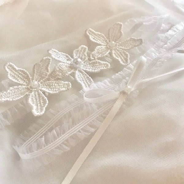 Jasmine flower lace wedding garter set, keepsake garter, toss garter, bridal gater, bridal gift, flower lace garter, wedding gift