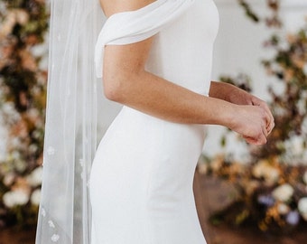 Emma Veil/ wedding veil, bridal veil, flower lace veil, flower applique veil, beaded organza flower veil, 1-tier veil, simple veil, romantic