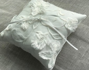 Sample Sale) Lace Ring Cushion (Ring boy cushion, Ring bearer pillow)