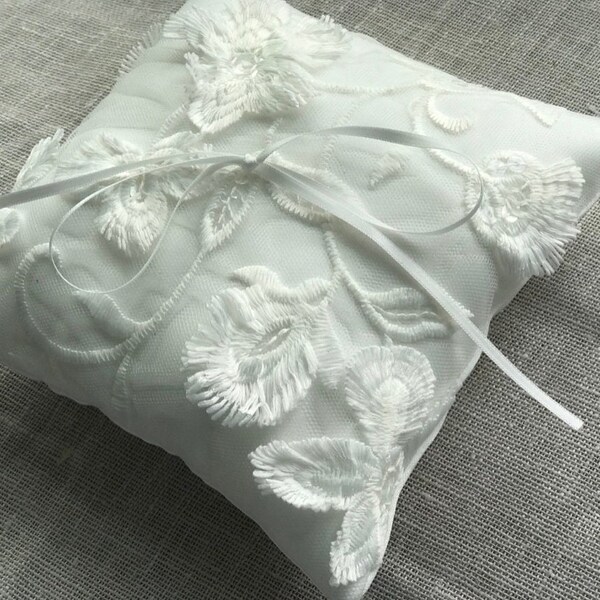 Sample Sale) Lace Ring Cushion (Ring boy cushion, Ring bearer pillow)