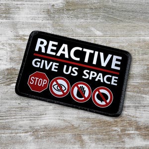 Reaktiver Hunde Aufnäher: „Give Us Space“ Aufnäher (10 x 6 cm)