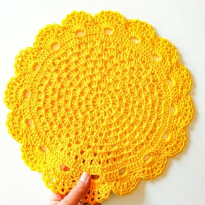 Handmade crochet placemat for lunch Sousplat for breakfast American service custom border color Round table mat for dining table image 3