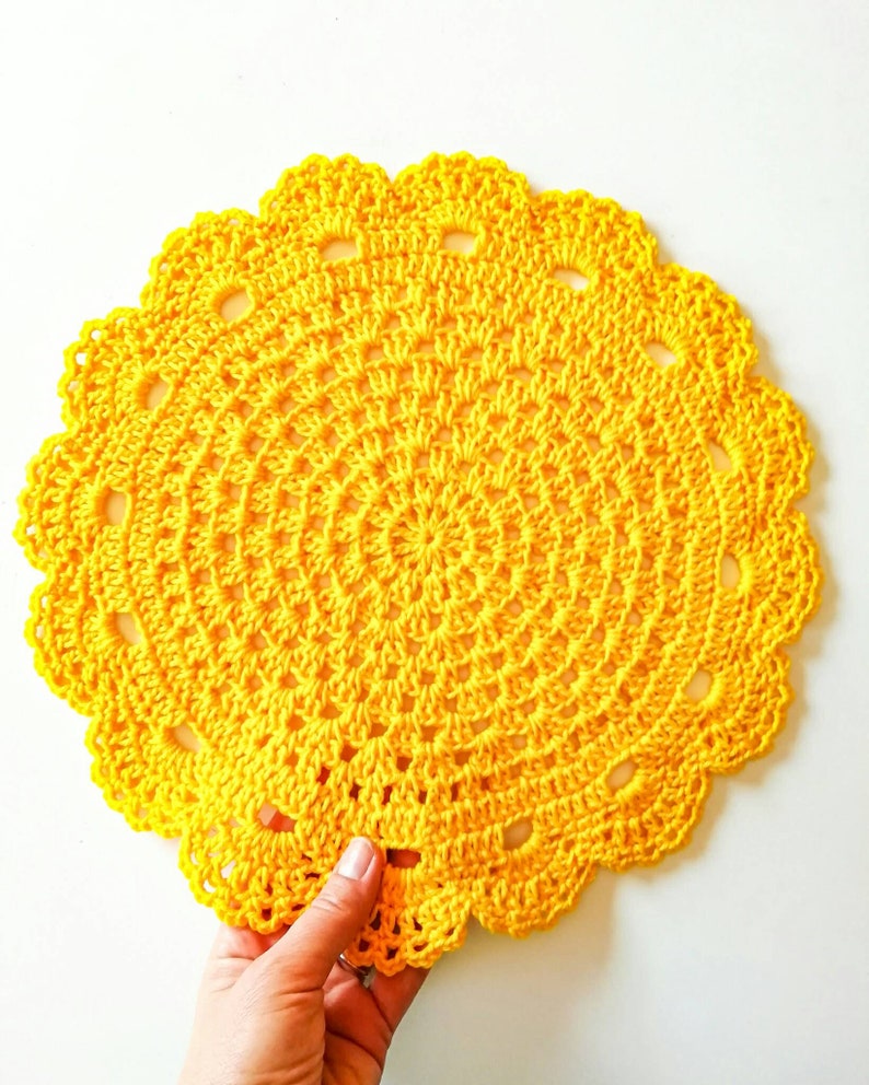Handmade crochet placemat for lunch Sousplat for breakfast American service custom border color Round table mat for dining table image 3