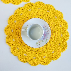 Handmade crochet placemat for lunch Sousplat for breakfast American service custom border color Round table mat for dining table image 2