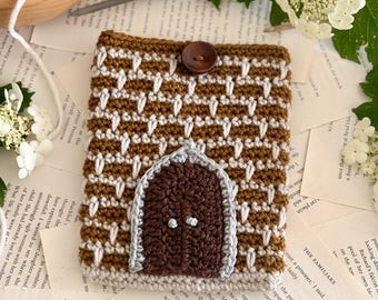 Magical Kingdom Kindle Cover | Fantasy Kindle Cover | Handmade E-Reader Pouch | Cozy Book Lover Gift | Romantasy Case
