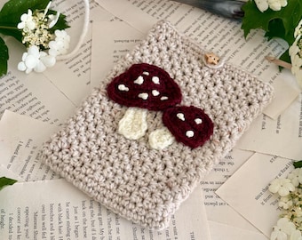 Cottagecore Crochet Kindle Sleeve | Mushroom Kindle Cover | Handmade E-Reader Pouch | Cozy Book Lover Gift | Neutral Kindle Case