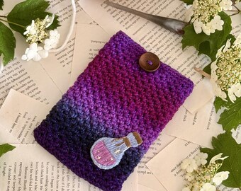 Fantasy Crochet Kindle Sleeve | Purple Witchy Kindle Cover | Handmade Bookish E-Reader Pouch | Cosy Kindle Case