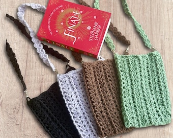 Crochet Book Sleeve Pattern with Detachable Strap (PDF Pattern)