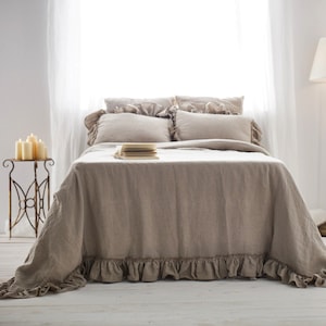 Linen flat sheet. Ruffled Linen bed cover in 21 colors.  Linen summer blanket with ruffles. Custom size linen bedding