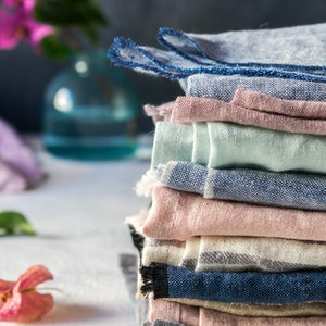 Cloth dinner napkins. Blue melange napkins for Home Decor. Washed fringed linen napkins for wedding. Custom napkins blue jeans