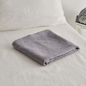 Drap plat en lin gris hiver. Literie ramollie. Drap en lin lavé à la pierre, grand lit double, grand lit king-size, taille personnalisée.