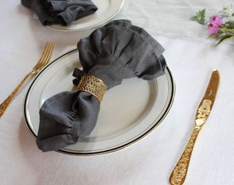 Servilletas de lino con volantes. Servilletas de lino suave gris oscuro. Juego de servilletas de tela. Decoración rústica de la mesa. Servilletas de boda de tela para cena.